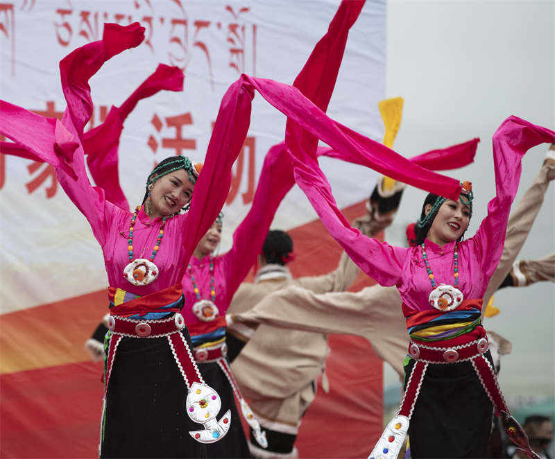 炉霍县第三届宗塔七色花海音乐季暨2022年  “我们的中国梦 文化进万家”活动隆重举行