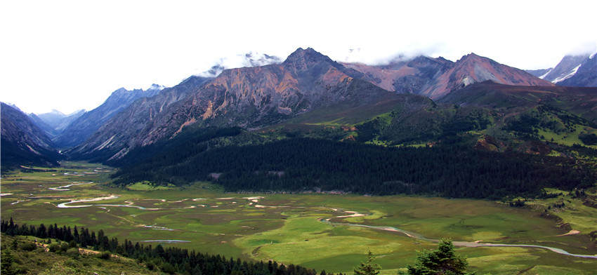 “只此青绿”万里甘孜湿地蓝绘生态绿