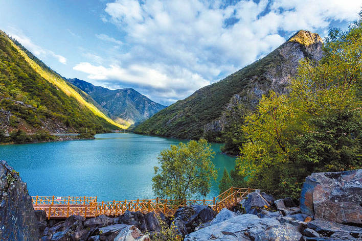 茂县叠溪·松坪沟景区“清凉游”受热捧