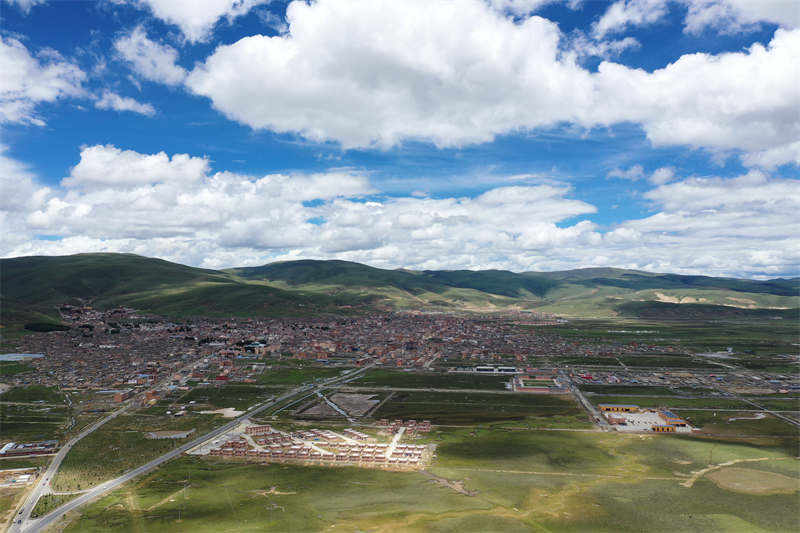 理塘县：“四招”入手打造州域副中心城市