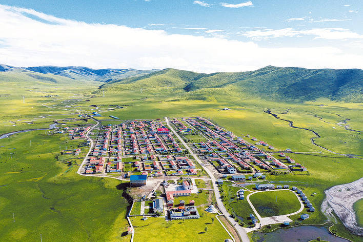 从传统藏寨到美丽新村的华丽“转身”——红原县下哈拉玛村牧旅融合走出乡村振兴新路