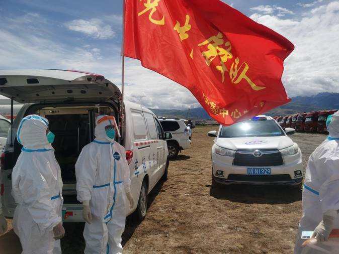 防疫号角响 党员先锋行