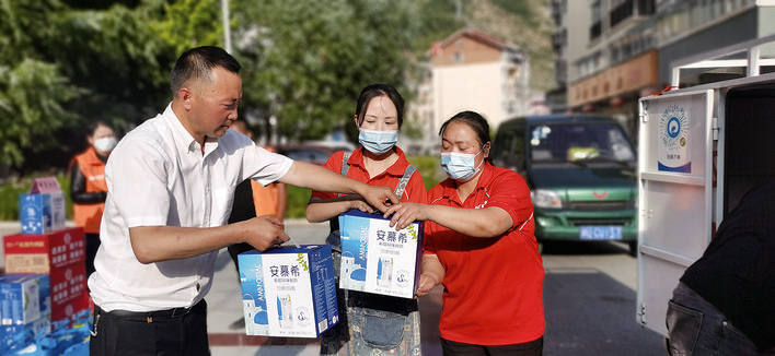 松潘县开展夏日“送清凉”活动