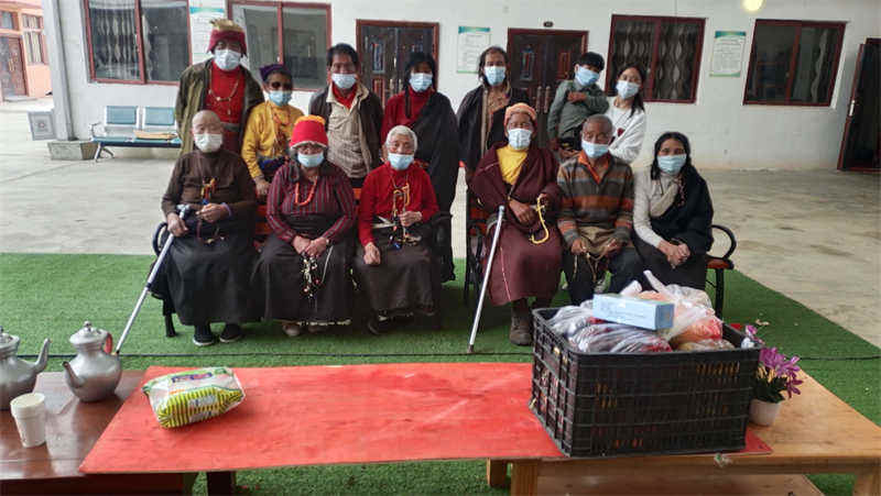 海拔4500米 20余耄耋老人的生命守护者——记理塘县曲登乡敬老院护理员扎洛