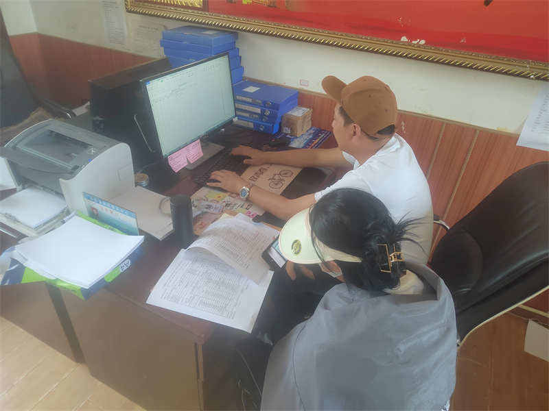 理塘县高城镇：便民服务“不跑空路”