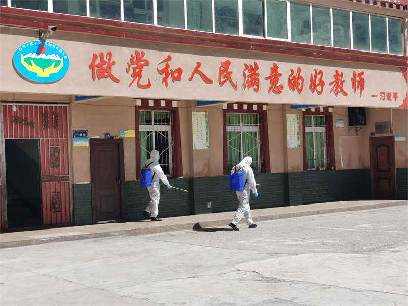 理塘县四举措做师生健康的“好管家”