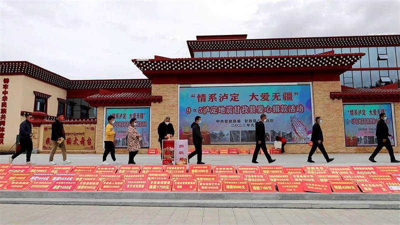 “兄弟”守望相助 “携手”共克时艰