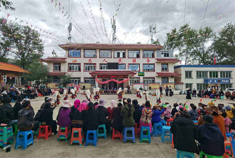 民族团结进家庭 贴心关爱残疾人