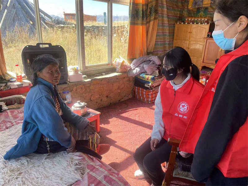 理塘县禾尼乡：“三大”志愿活动温暖老少妇女心