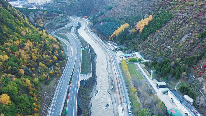 马尔康市汶马高速公路管理站大桥至日瓦坝大桥右岸市政基础设施建设项目有序推进