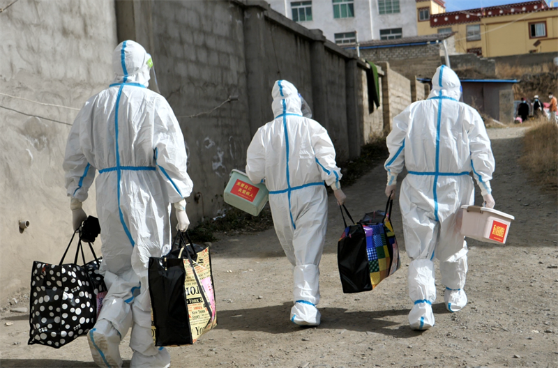 暖心|“爱心防疫包”上门送到家 让防疫有温度更有力度