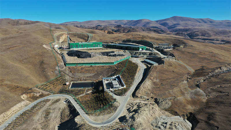 理塘县：环卫提档升级 改善城乡面貌