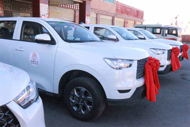 钱塘区向理塘县四所学校捐赠生活用车