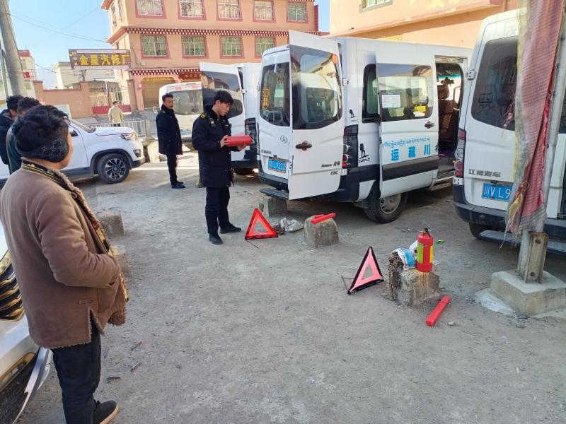 理塘县：开展客运市场执法检查 把好春运“安全关”