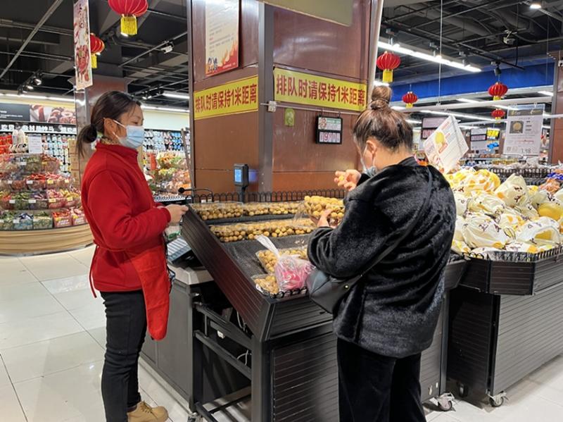 康定市：物丰货足喜迎“双节”