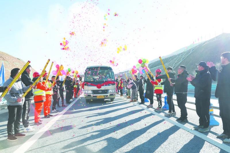 久马高速公路阿坝段50公里建成试通车