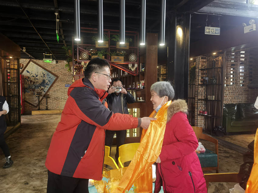 情系退休老干部 新春慰问暖人心