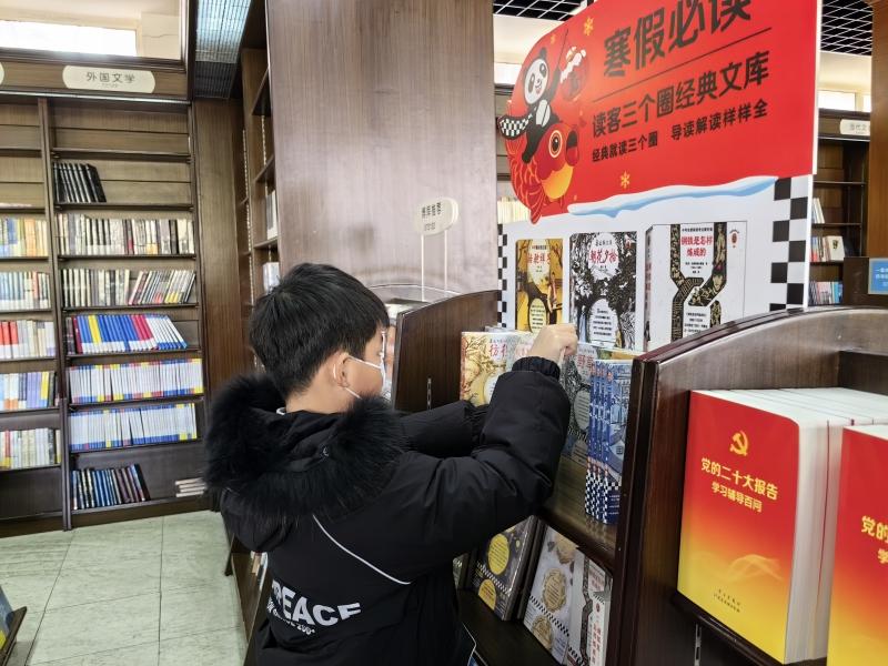 石榴籽籽同心 杭州小男孩与理塘藏族小姐姐的千里情谊