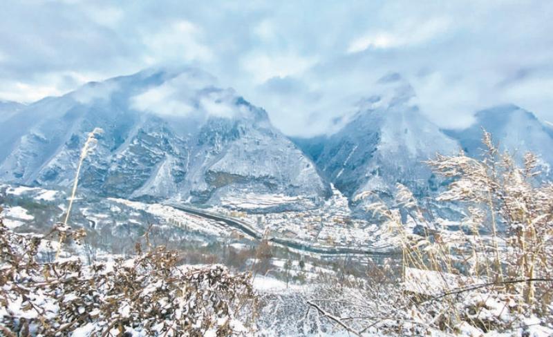 黑水县：芦花镇后山雪景
