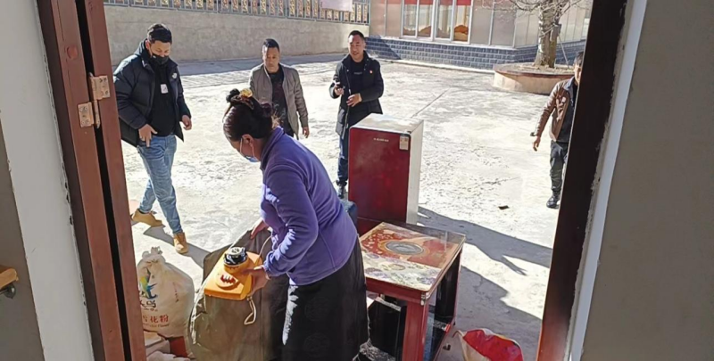 理塘县：真情关爱 退役老兵入住敬老院