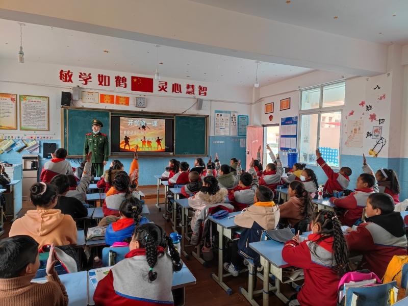 理塘县：国防教育进校园 同心共筑强军梦