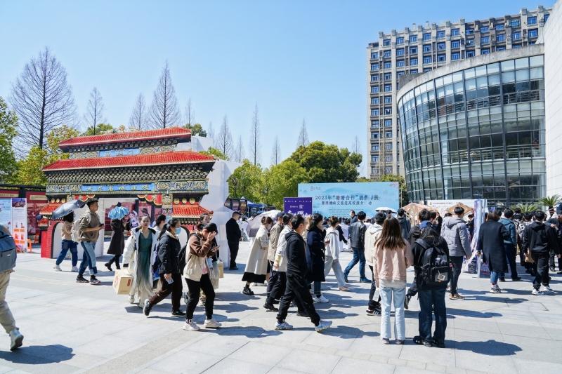 消费帮扶进浙江高校，四川理塘产品来“赶集”