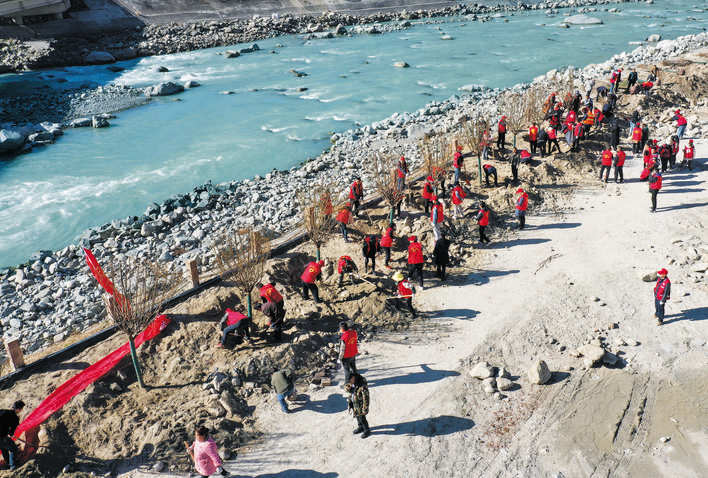 汶川县：开展义务植树活动