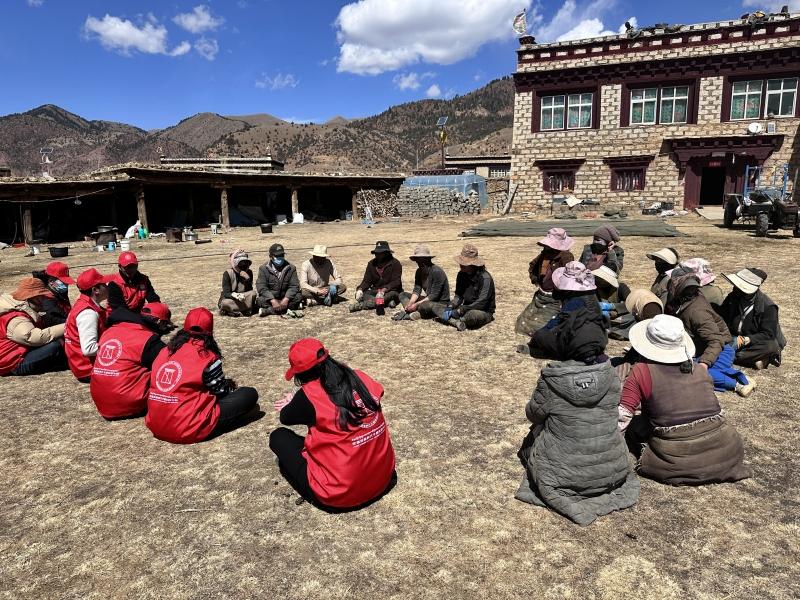 理塘县甲洼镇：宣讲接地气 村民都爱听