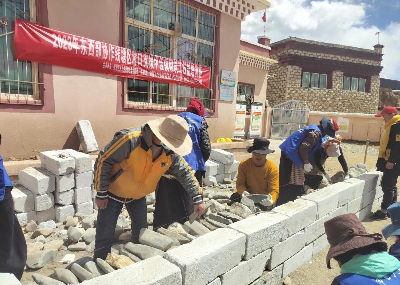 理塘县：技能培训提高农牧民挣钱能力