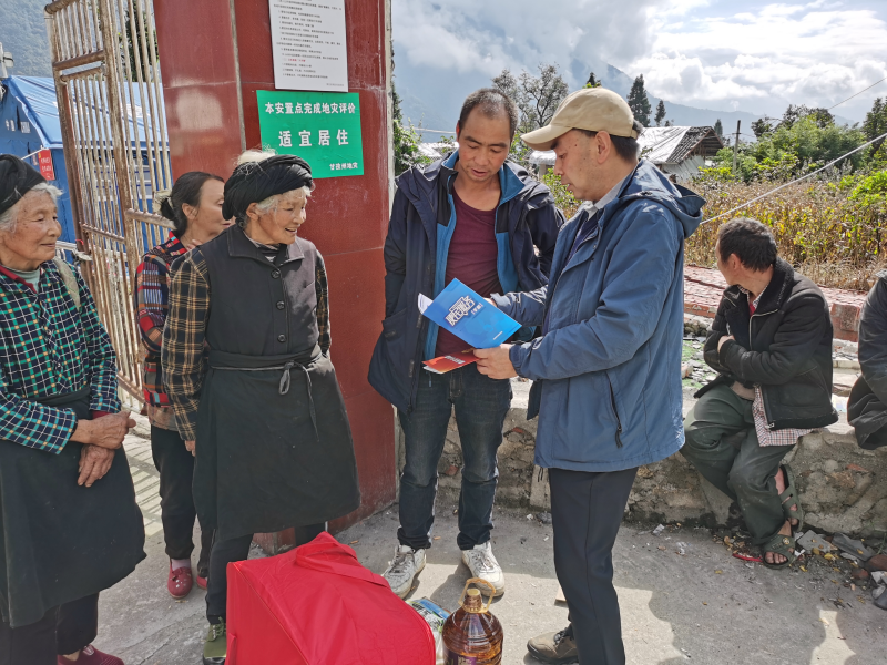 甘孜州行政审批局——用高效政务服务 守护民族团结之花