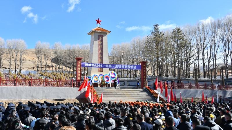 理塘县：清明祭英烈 精神永传承
