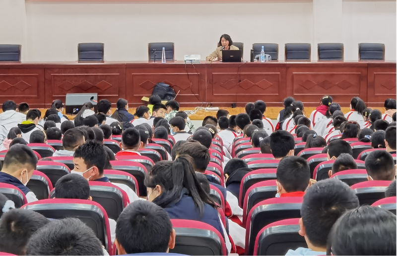 四川省妇女联合会组织五级妇联干部深入泸定 用爱浇灌民族团结之花