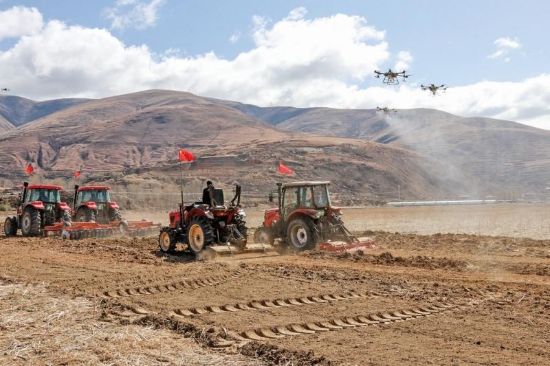 炉霍县：展现现代版铁牛“春耕”新图景