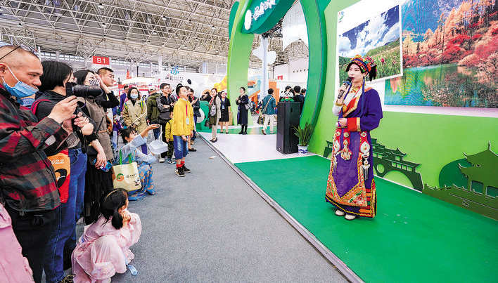 理县藏羌文化风情亮相第二届文化旅游博览会