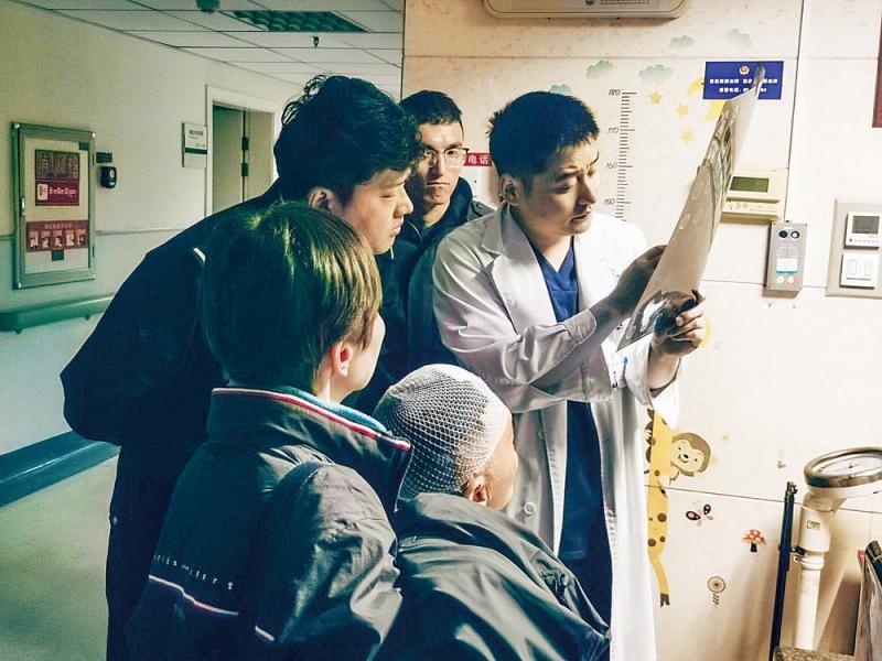 生死时速，9个多小时疾驰700余公里 警车秒变“救护车” 为生命护航