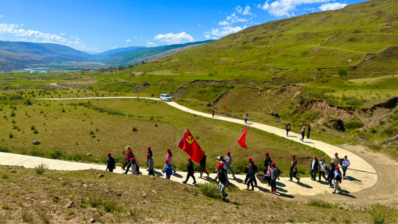 炉霍县：开展重走长征路·建功新时代活动