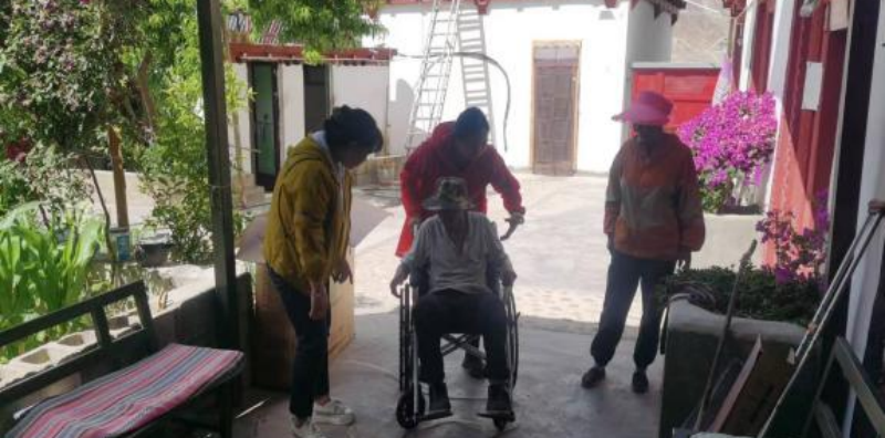 得荣县：适老改造一小步 安全养老一大步