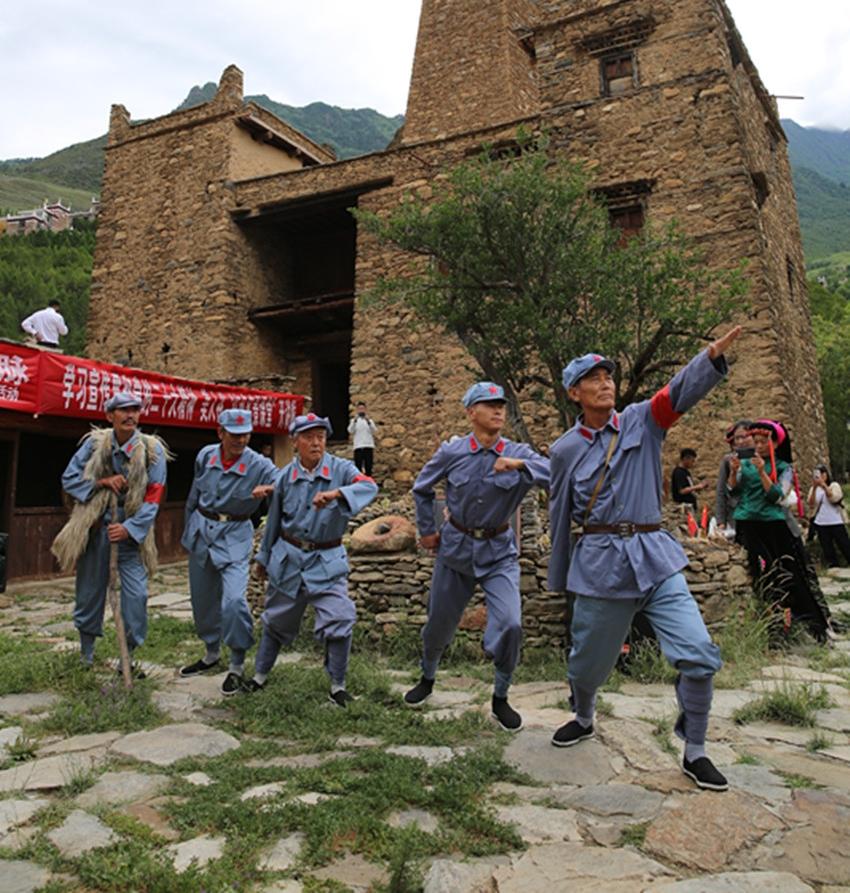 丹巴县：“实景课堂”赓续红色血脉