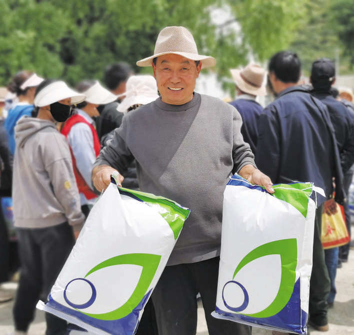 松潘县：免费发放牧草种子3200公斤