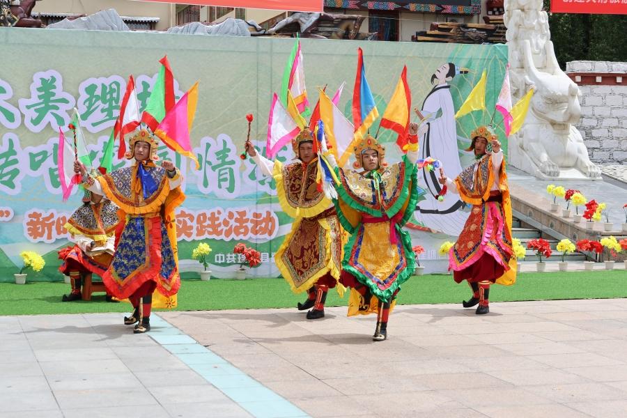 理塘县举行“我们的节日·端午”书画摄影和格萨尔说唱艺术集中展演