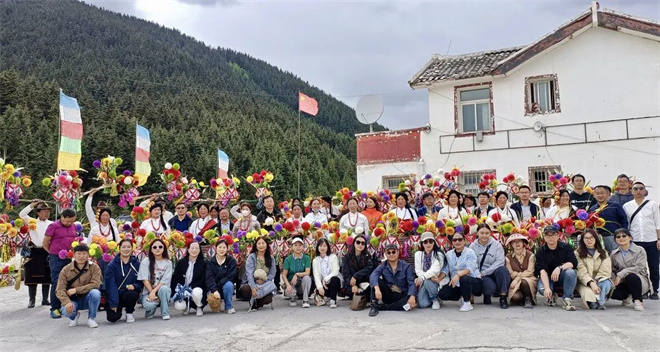 首届川渝当代少数民族诗歌研讨会在松潘举行