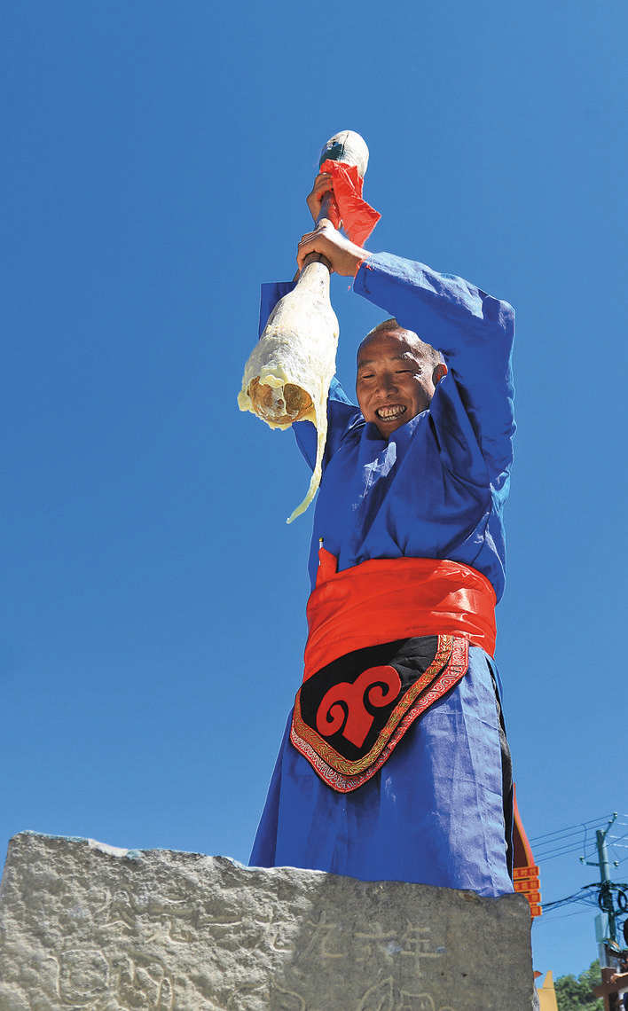 茂县蚕丛村举办首届古蜀蚕丛洋芋糍粑节