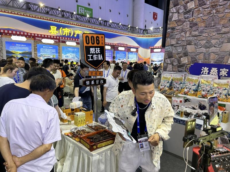 门庭若市！西博会甘孜馆热闹背后有“门道”