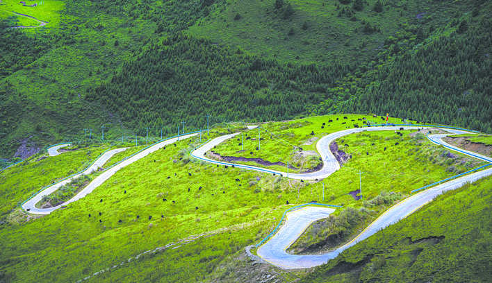 壤塘县：“四好农村路”铺就群众幸福路