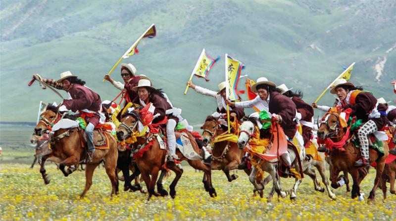 “天空之城”再现“万马奔腾”
——2023四川理塘赛马会将于7月23日扬鞭开幕