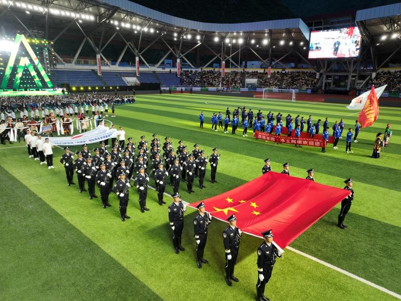 雪山脚下共“足”未来——首届“贡嘎杯”州际青年足球邀请赛开幕式侧记