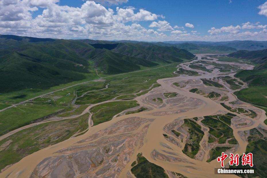 航拍青海达日黄河辫状水系壮美山河图
