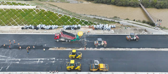 久马高速公路加快建设步伐