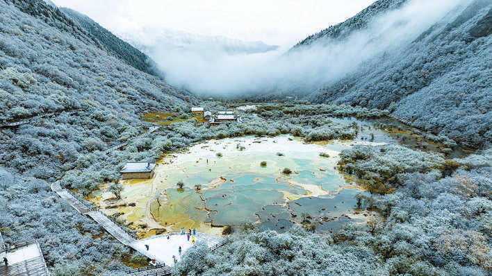 瑶池遇秋雪 美景更妖娆