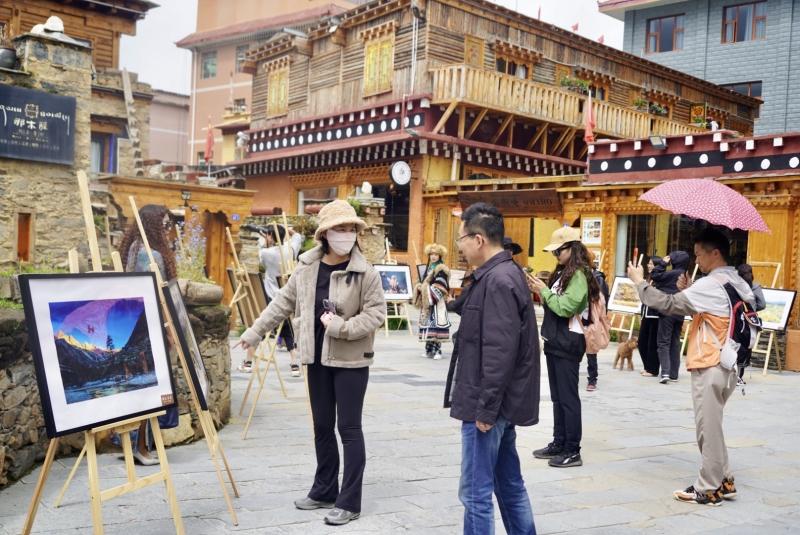 家门口的“文明实践圈”涵养时代新风——理塘县着力探索文明实践新路径
